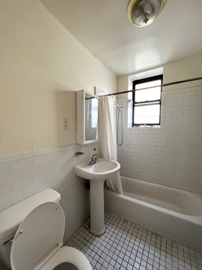 323a East 89th Street - Photo 4