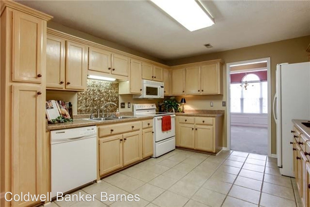 1086 Whispering Winds Ct. - Photo 3