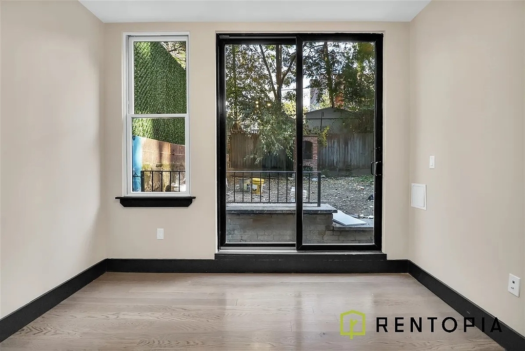 540 Driggs Avenue - Photo 3