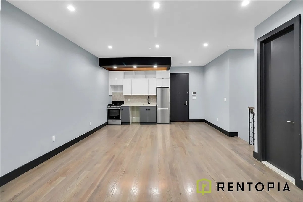 540 Driggs Avenue - Photo 1