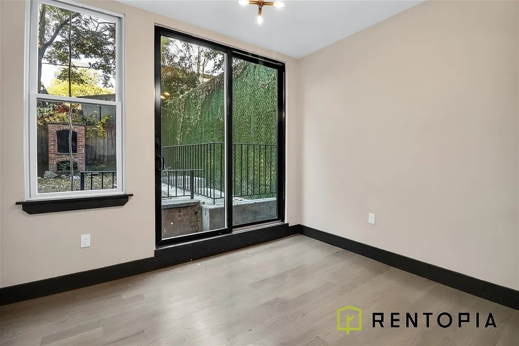 540 Driggs Avenue - Photo 4
