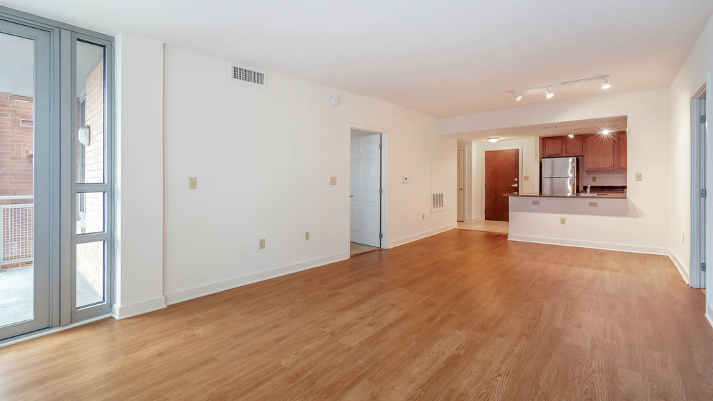 1133 East-west Highway - Photo 12