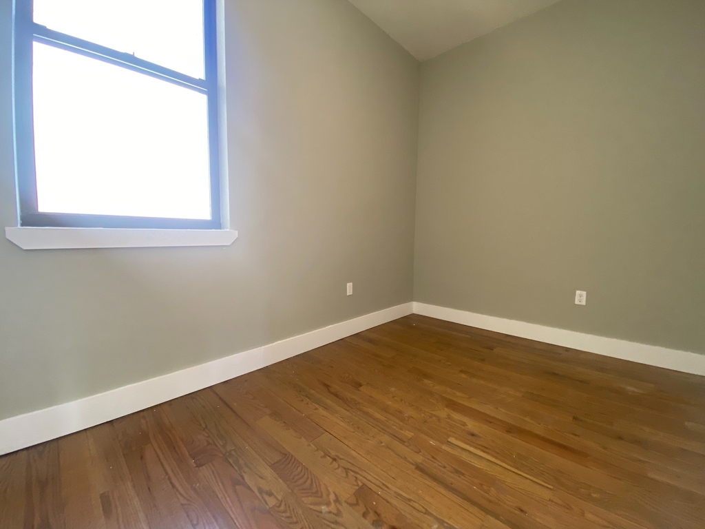 1689 Sterling Place - Photo 5