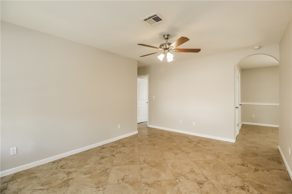 1113 Brookdale Drive - Photo 4