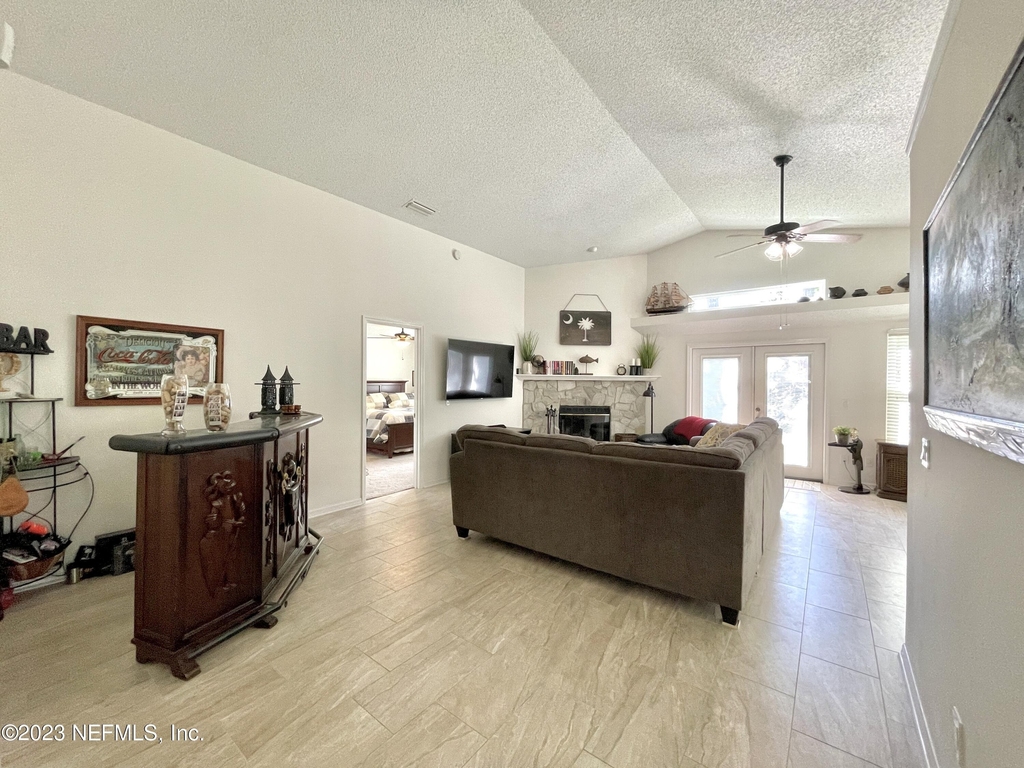 2156 St Martins Dr E - Photo 3