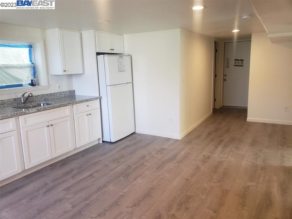 836 52nd St - Photo 3