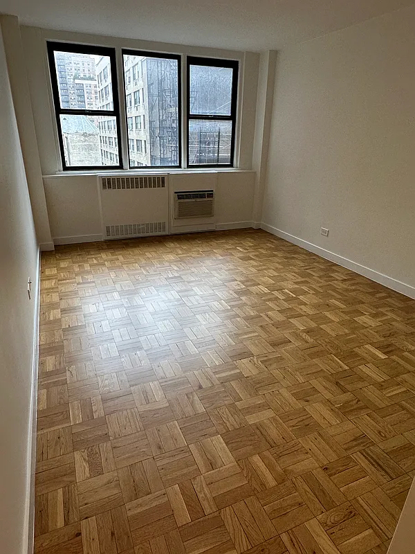 435 East 79th Street - Photo 3