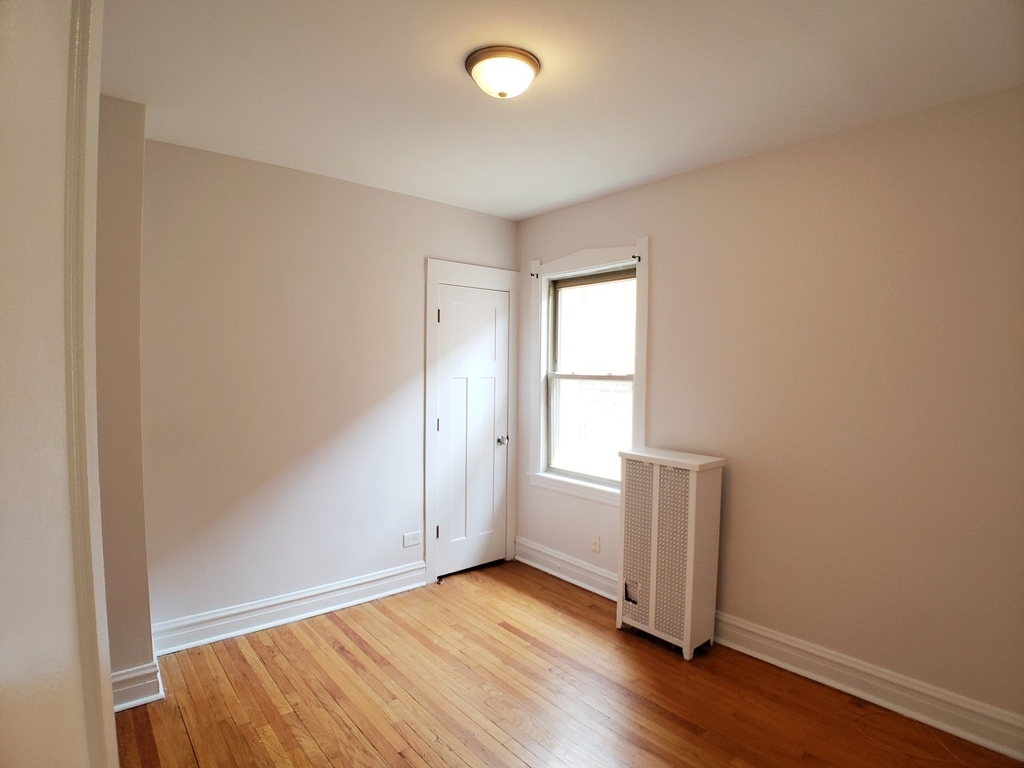 2910 N 76th Court - Photo 9