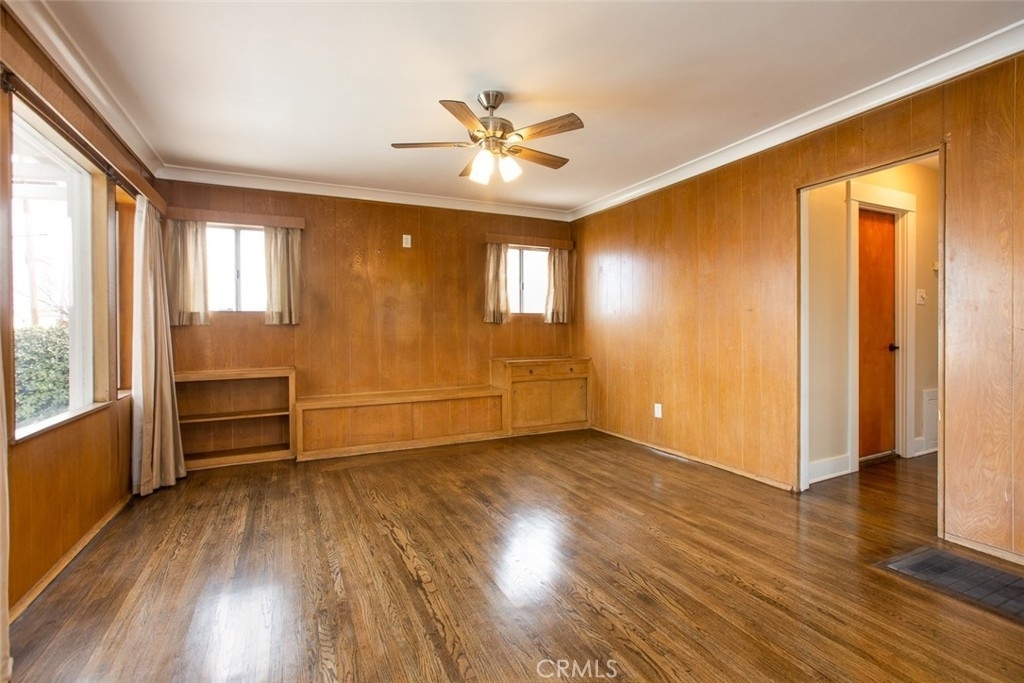 3630 Seneca Avenue - Photo 5