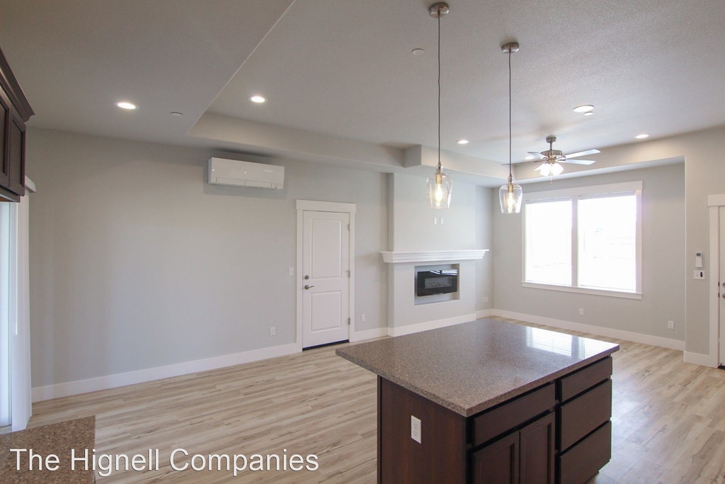 1392 Bonhurst Dr. - Photo 2