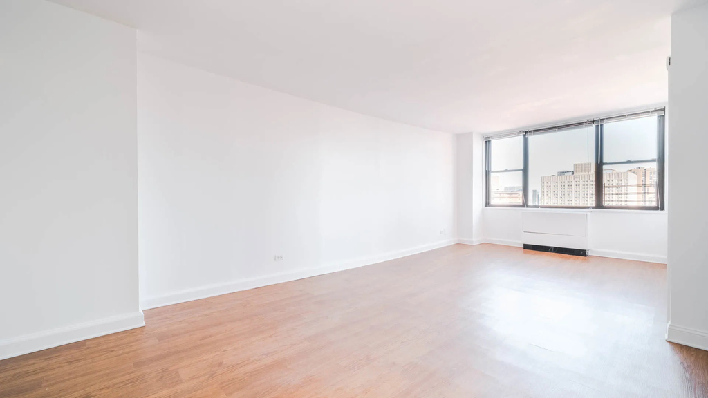 240 East 27th Street - Photo 3