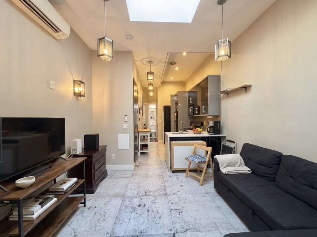 59 Graham Avenue - Photo 0