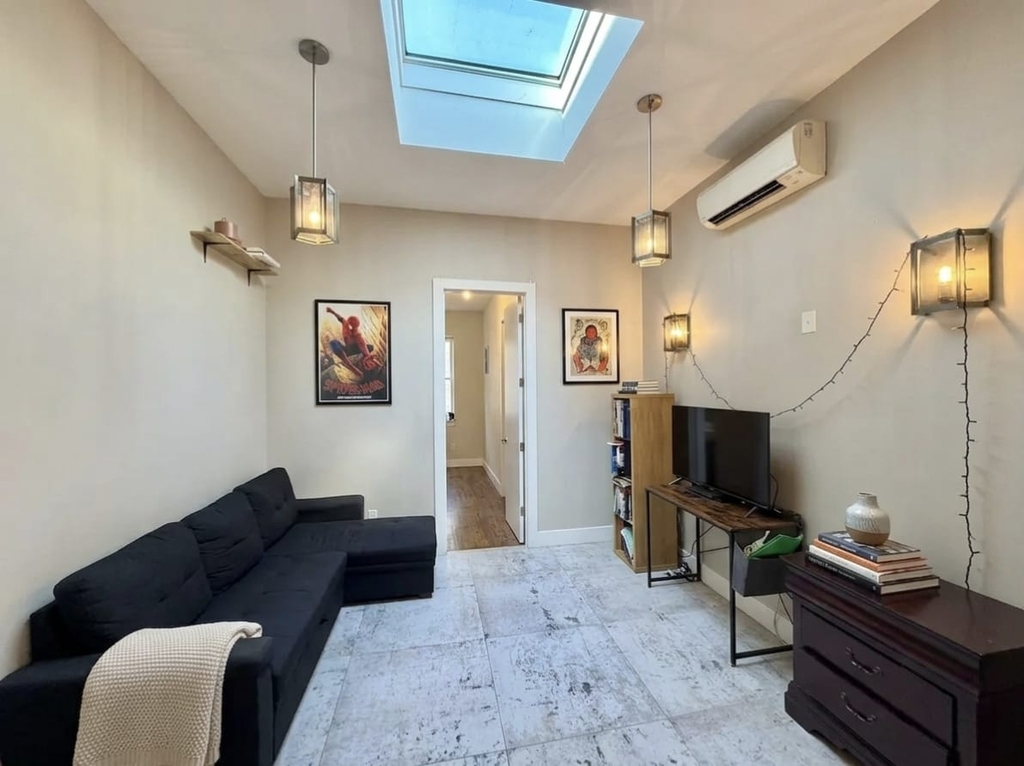 59 Graham Avenue - Photo 1