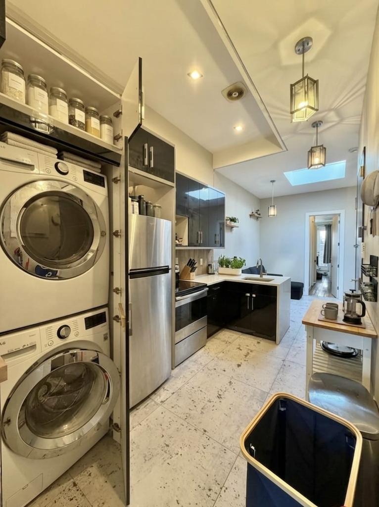 59 Graham Avenue - Photo 2