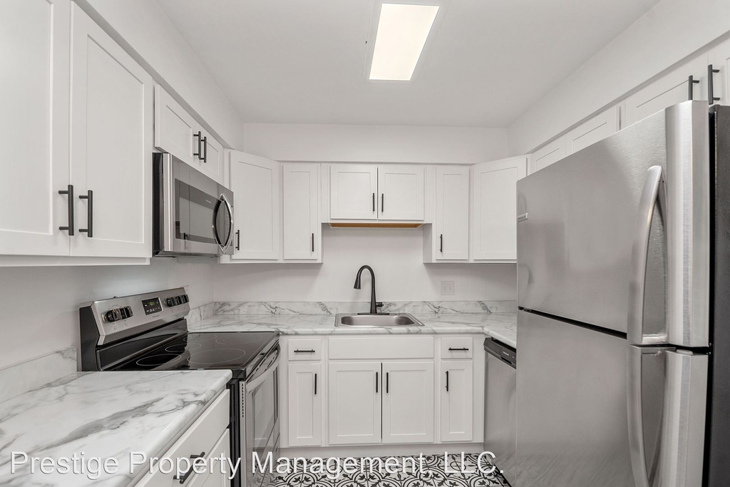 3426 Woodford Rd - Photo 1