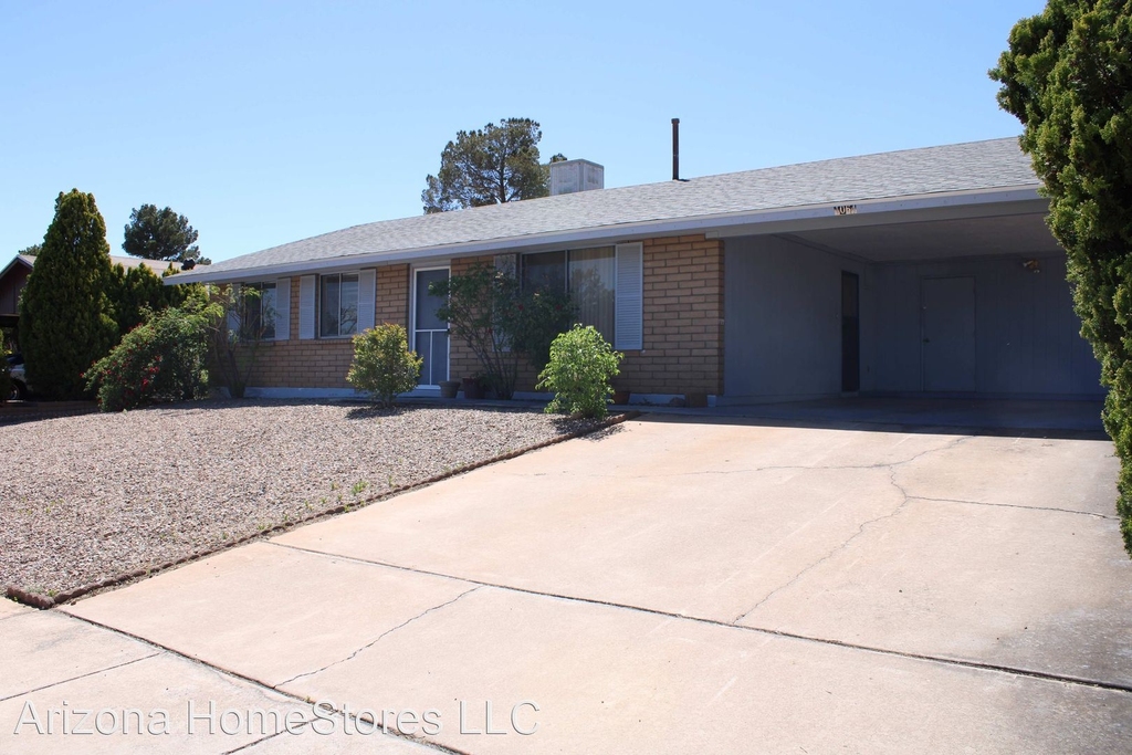 1064 Acacia - Photo 0