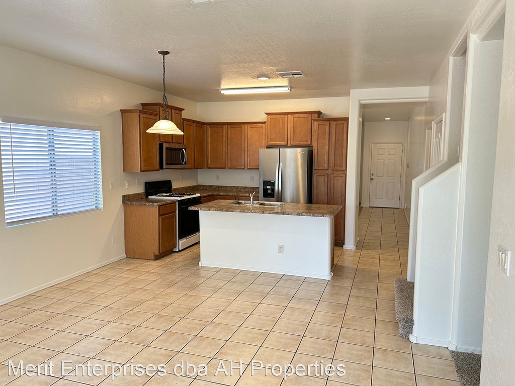 12186 N 153rd Ave - Photo 4