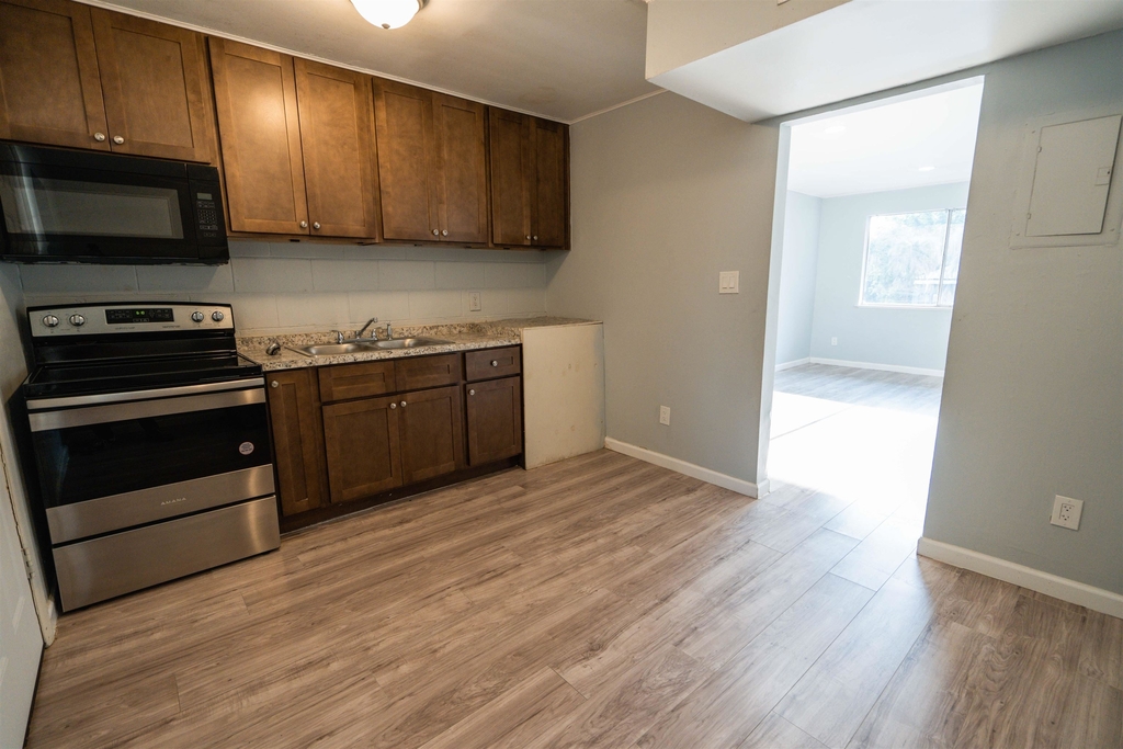 1305 Clay Street - Photo 18