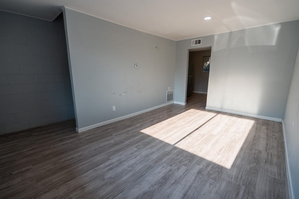 1305 Clay Street - Photo 3