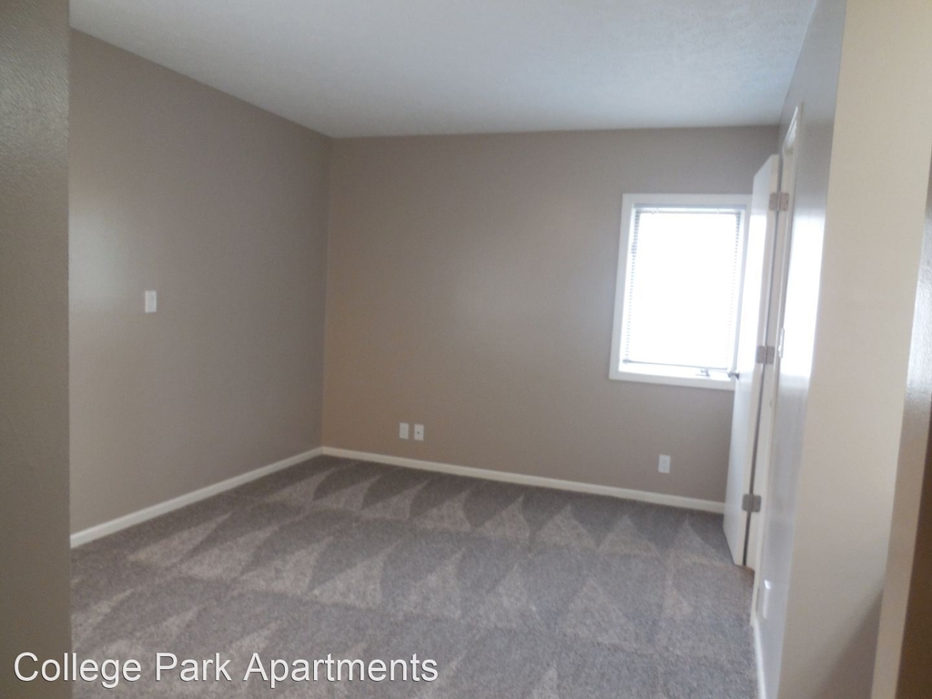 120 College Park Circle - Photo 2