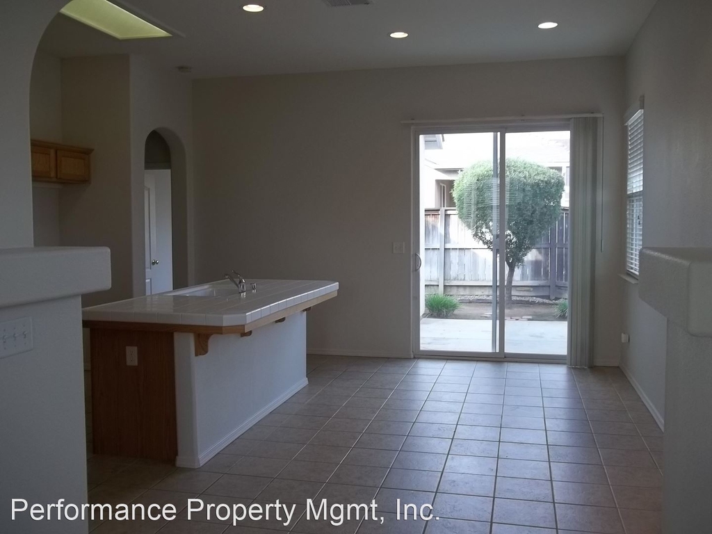 611 W. Venice Lane - Photo 1