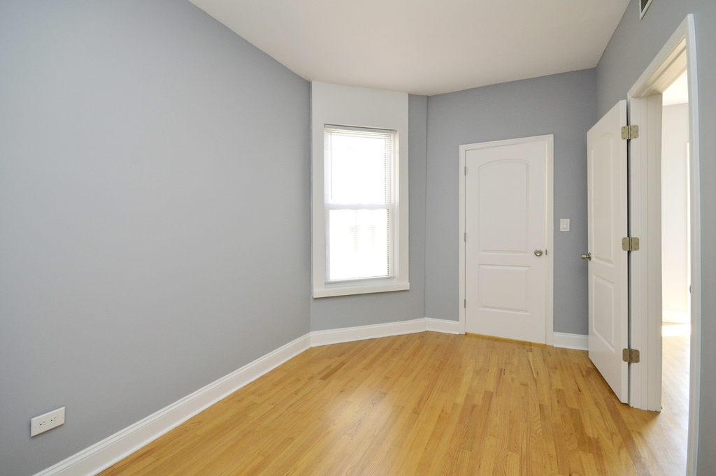 2449 N Ridgeway Avenue - Photo 9