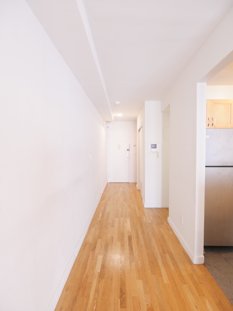 77 5th Avenue - Photo 4