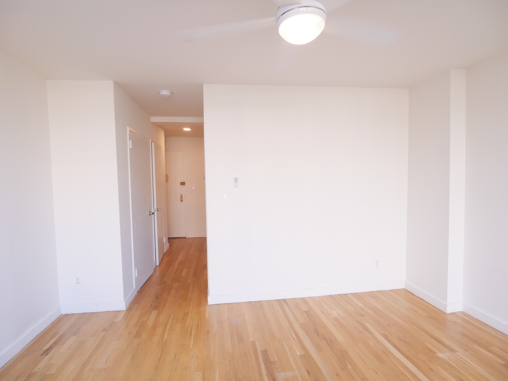 77 5th Avenue - Photo 8