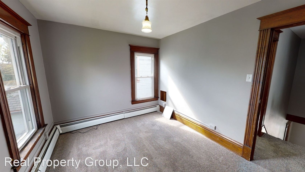 219 E Walnut Street - Photo 10