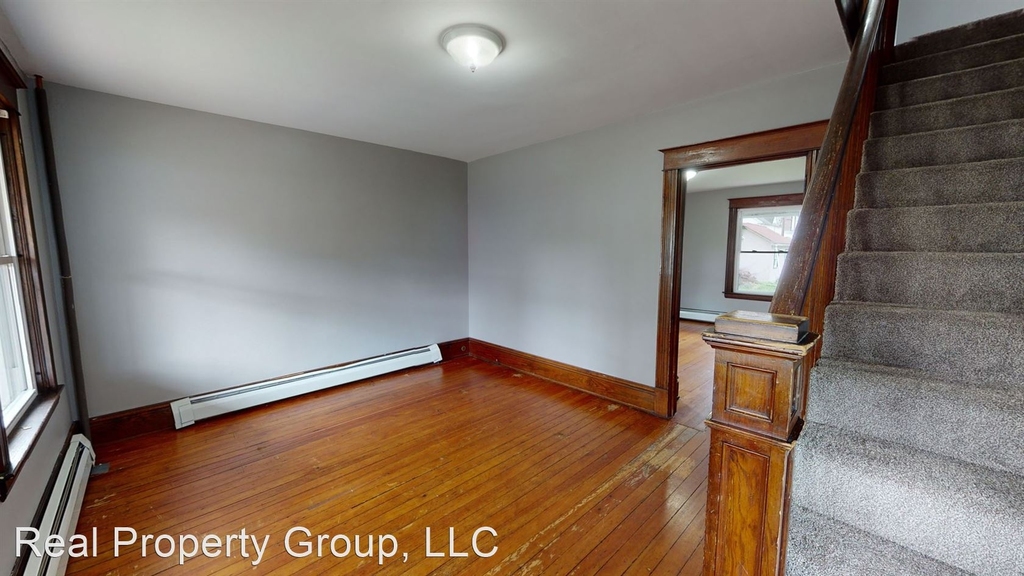 219 E Walnut Street - Photo 3