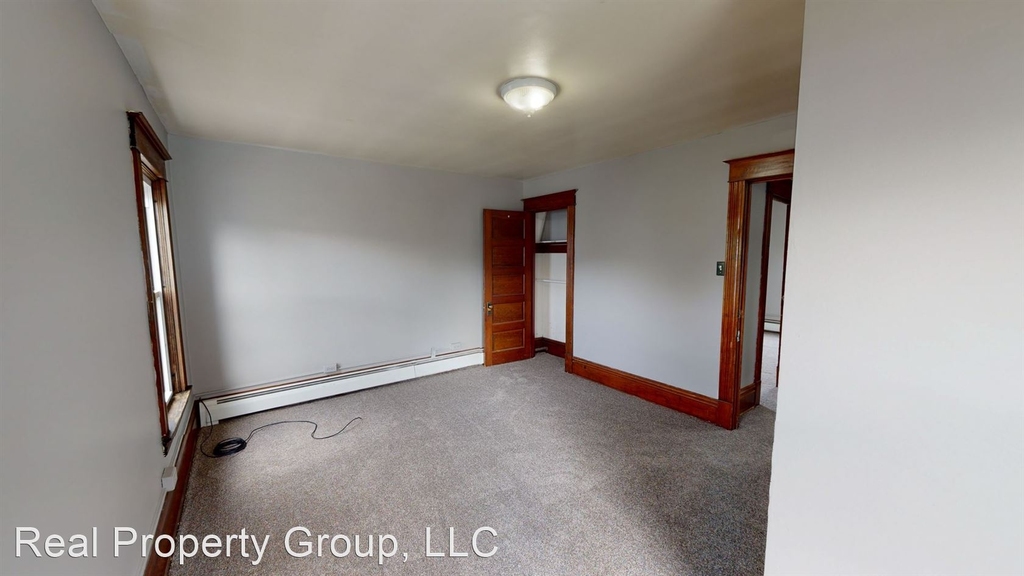 219 E Walnut Street - Photo 15