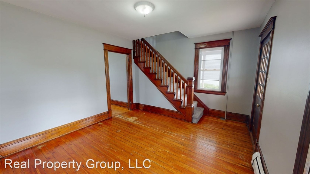 219 E Walnut Street - Photo 4