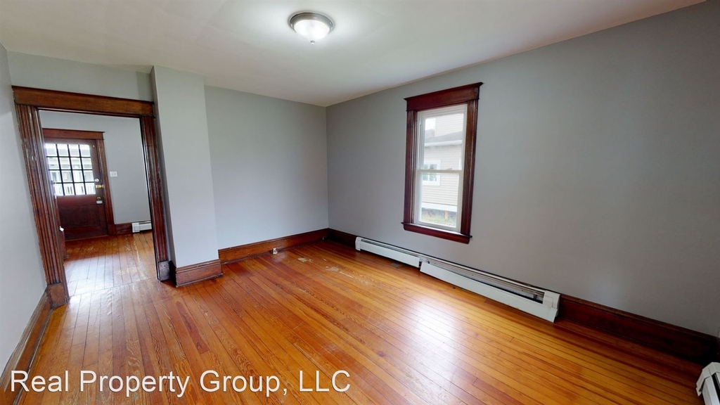 219 E Walnut Street - Photo 5