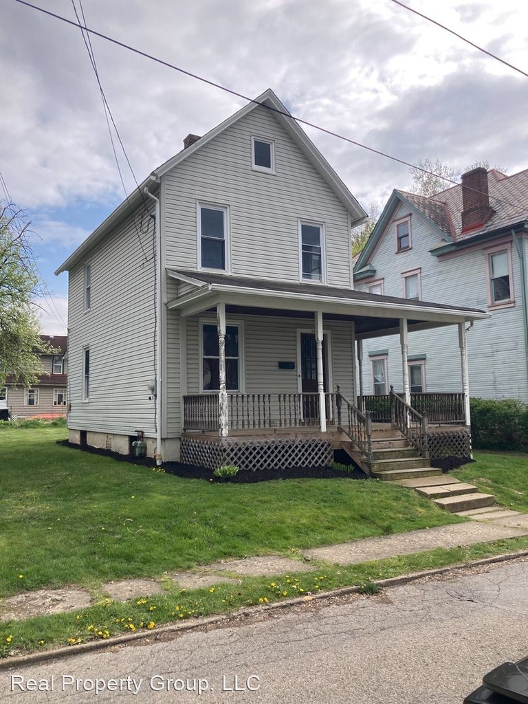 219 E Walnut Street - Photo 1