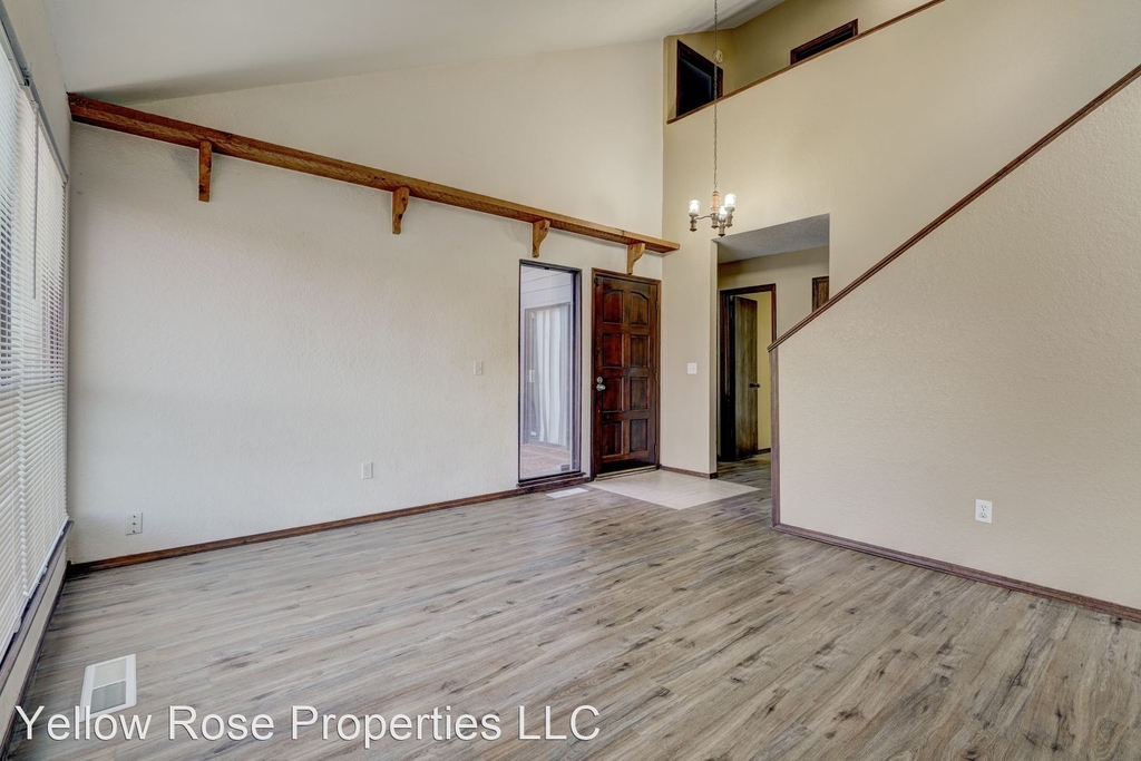 5901 Fox Run Way - Photo 2