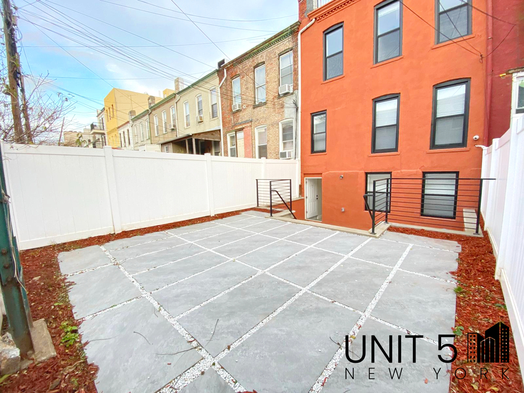 137 Moffat Street - Photo 8