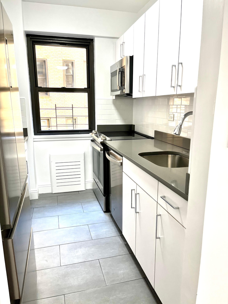 East 69th Street - Photo 3