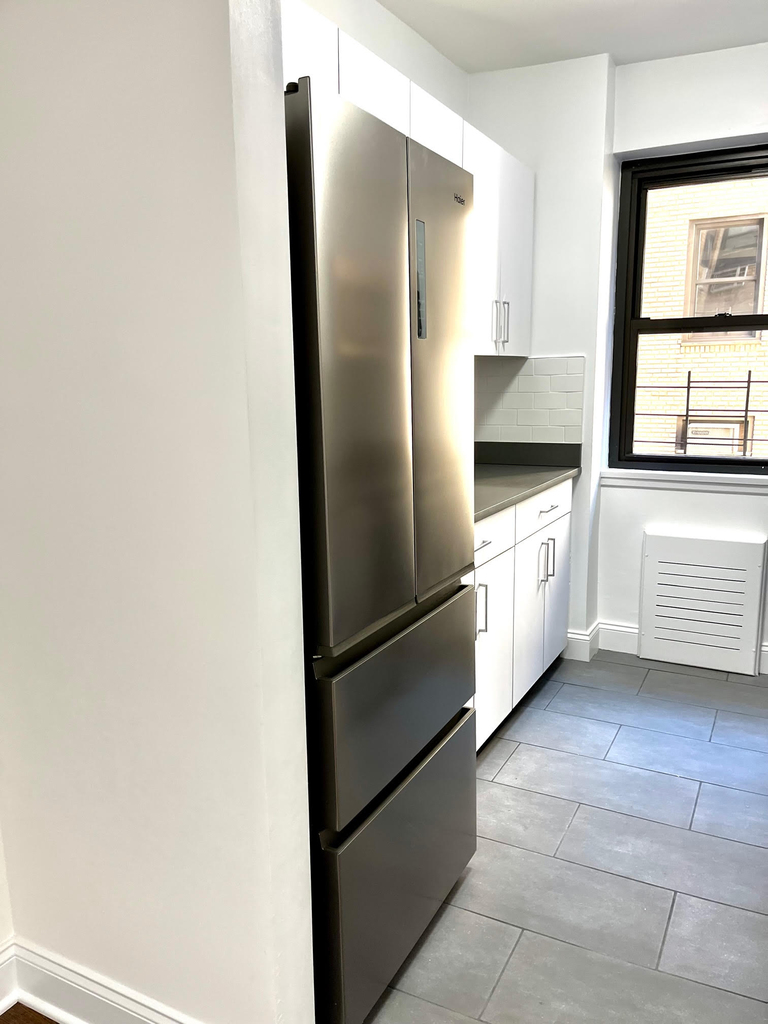 East 69th Street - Photo 2