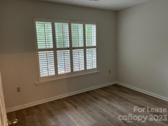 5011 Sharon Road - Photo 8