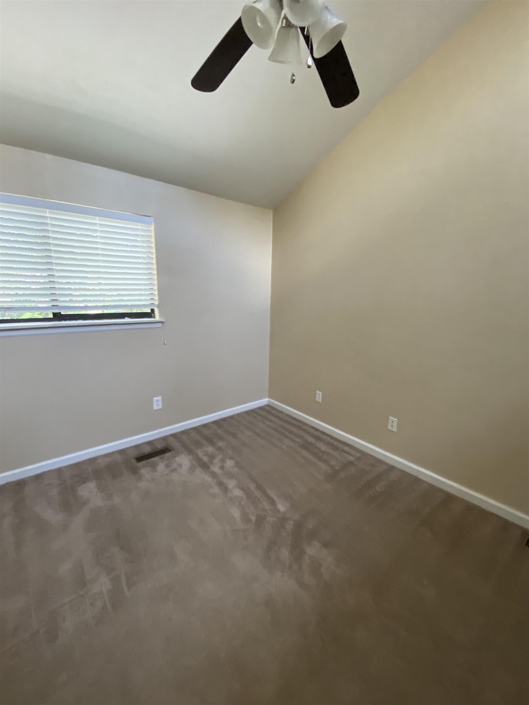 2100 Nw Continental Drive - Photo 10
