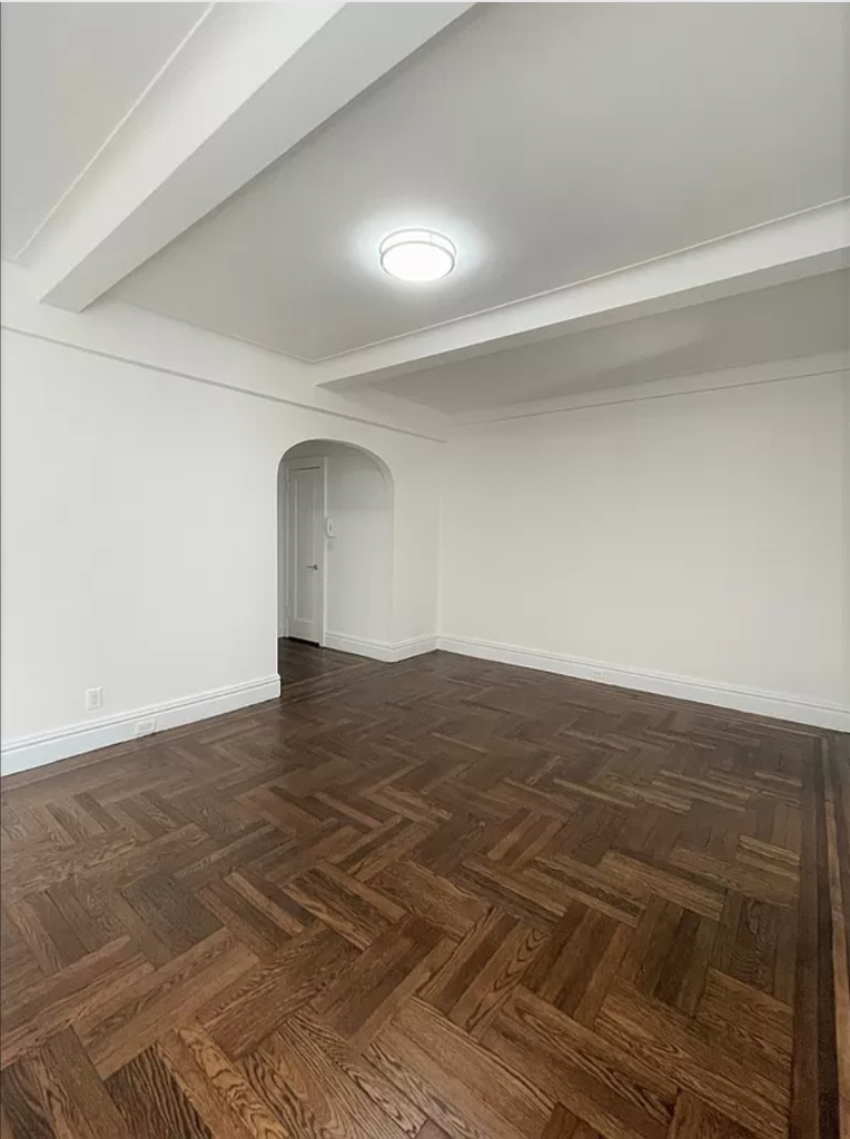 Central Park West - Photo 5