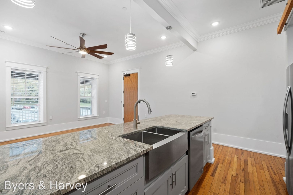 638 Madison Street - Photo 11