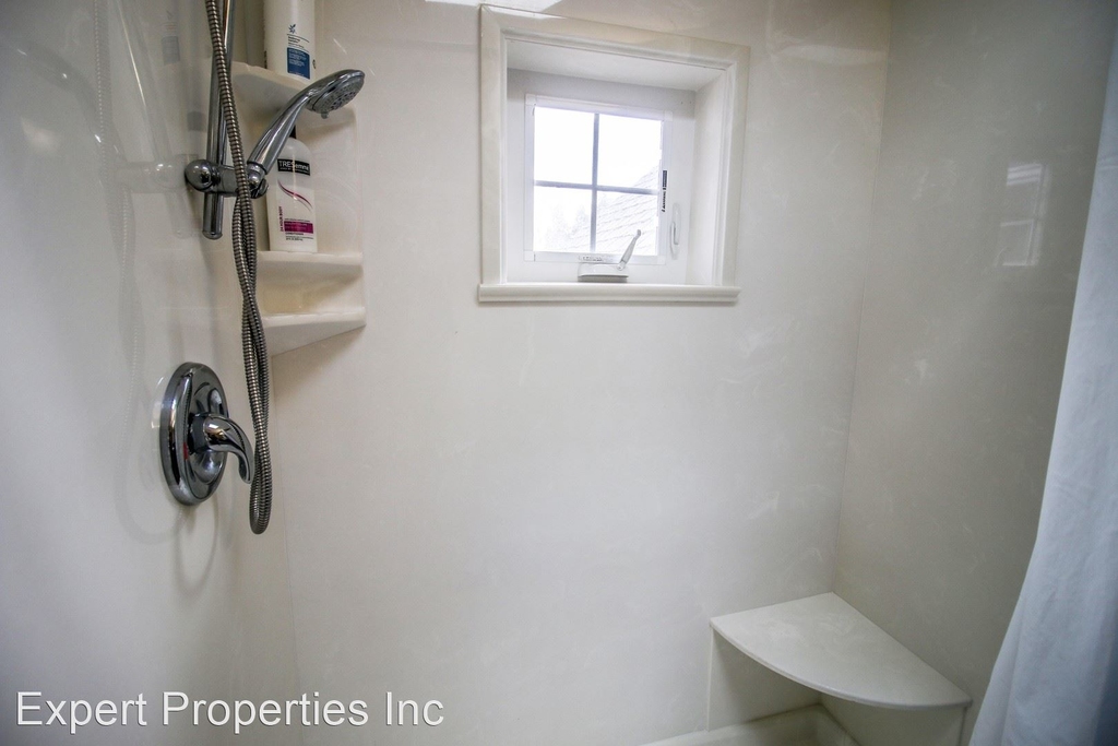 375 W Elm St - Elm St Cottage - Photo 17