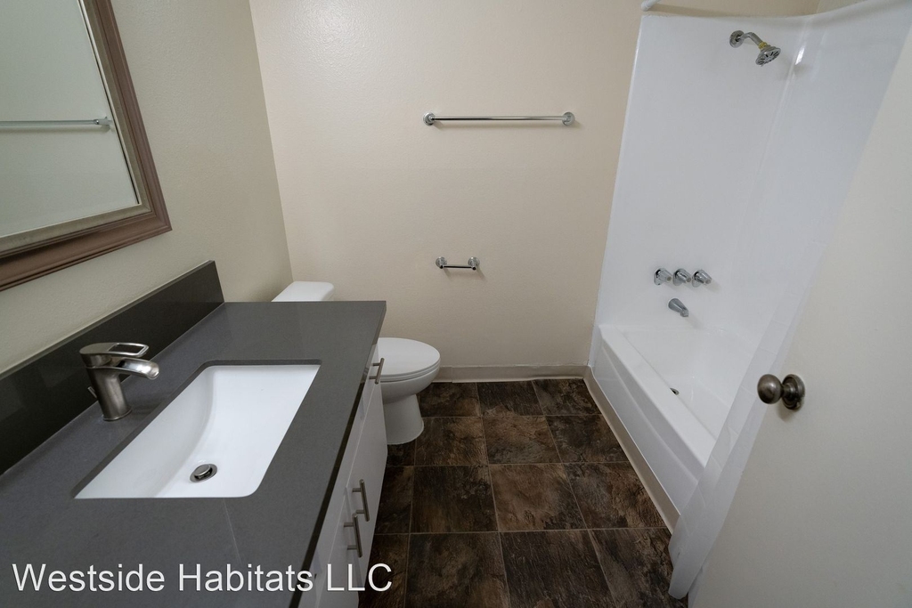 641 Gayley Ave - Photo 9