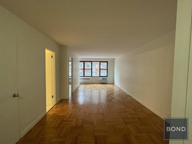 Fourth Avenue - Photo 1
