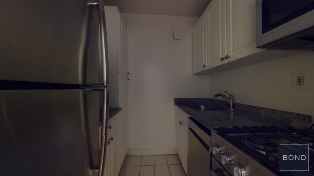 Fourth Avenue - Photo 3