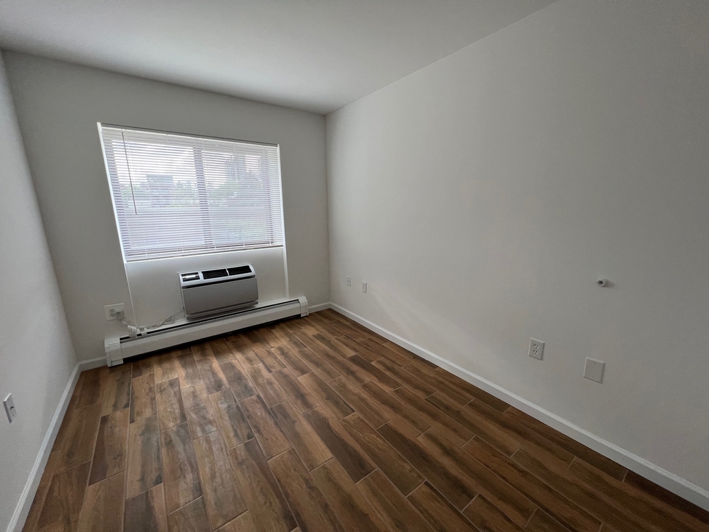 31-64 21st Street - Photo 3