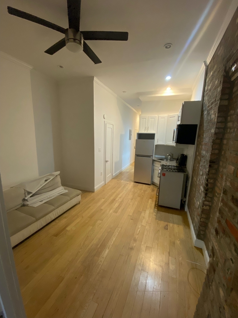 160 Stanton Street - Photo 3