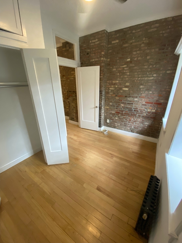 160 Stanton Street - Photo 2