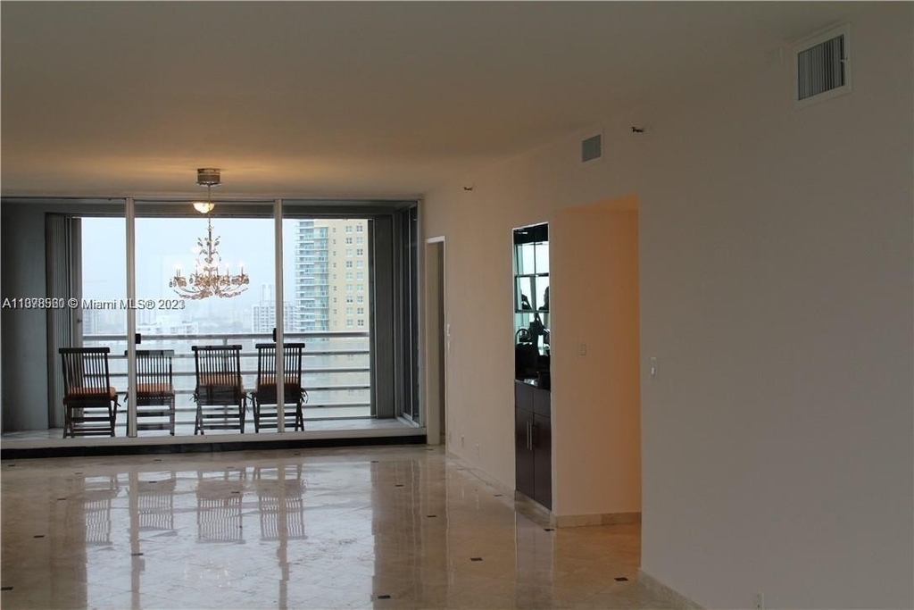 1541 Brickell Ave - Photo 2